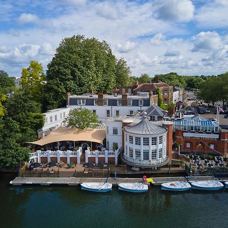 The Mitre, Hampton Court Hotel Kingston upon Thames  Exterior foto The River Wey at Farnham