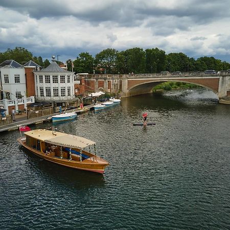 The Mitre, Hampton Court Hotel Kingston upon Thames  Exterior foto The River Wey at Farnham