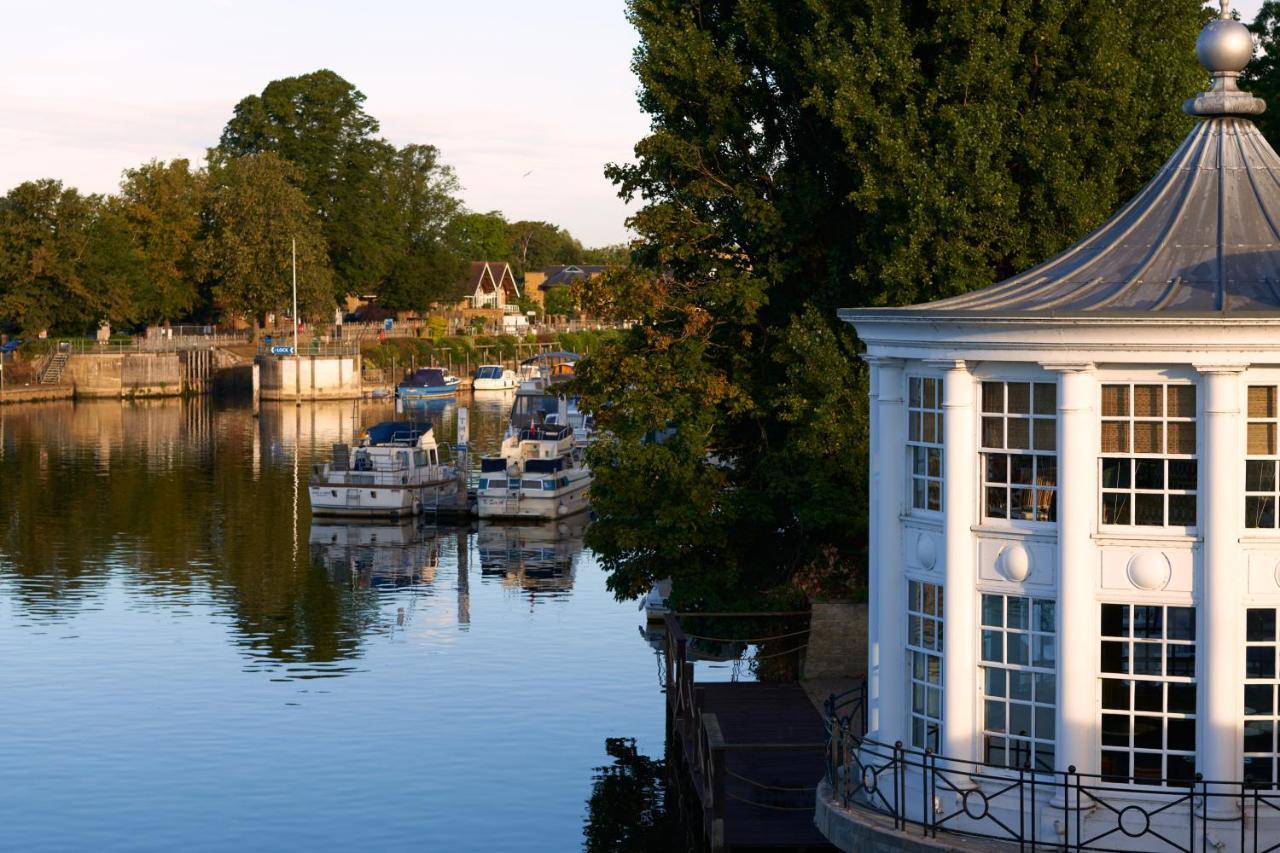 The Mitre, Hampton Court Hotel Kingston upon Thames  Exterior foto The River Wey at Farnham
