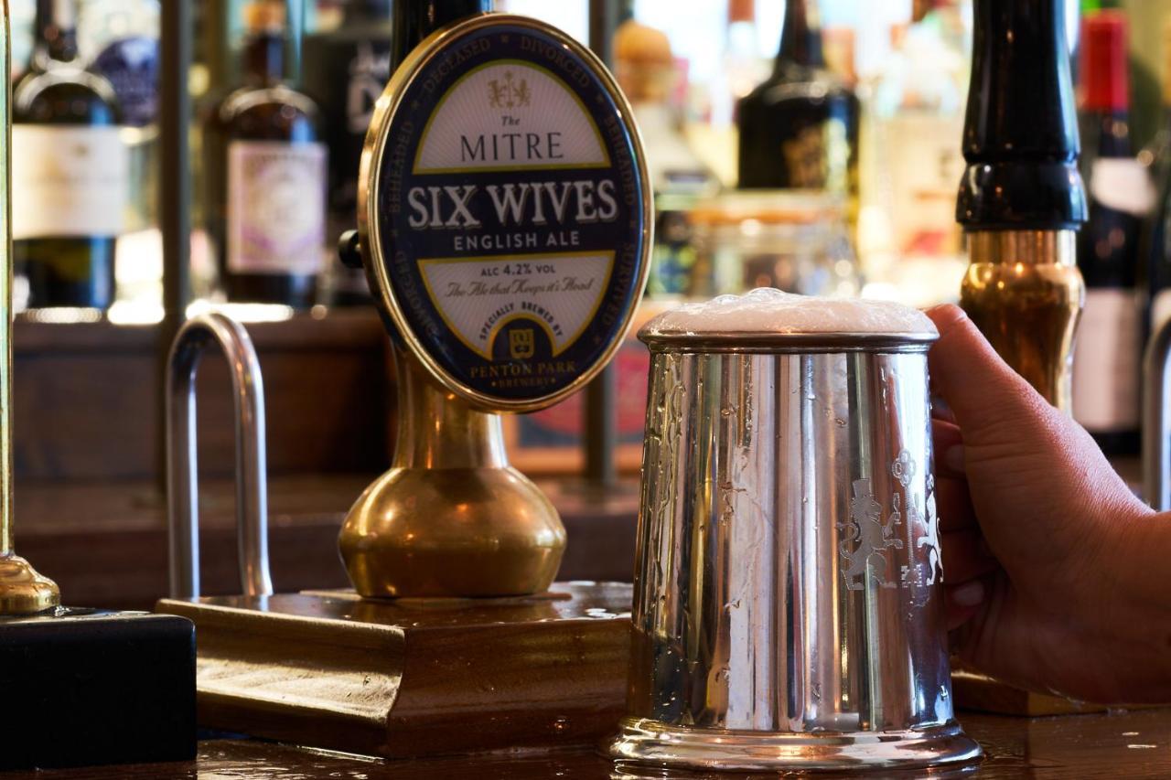 The Mitre, Hampton Court Hotel Kingston upon Thames  Exterior foto Mitre Six Wives