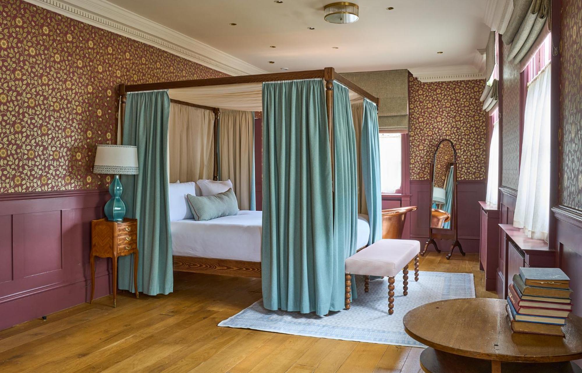 The Mitre, Hampton Court Hotel Kingston upon Thames  Exterior foto A bedroom at the hotel