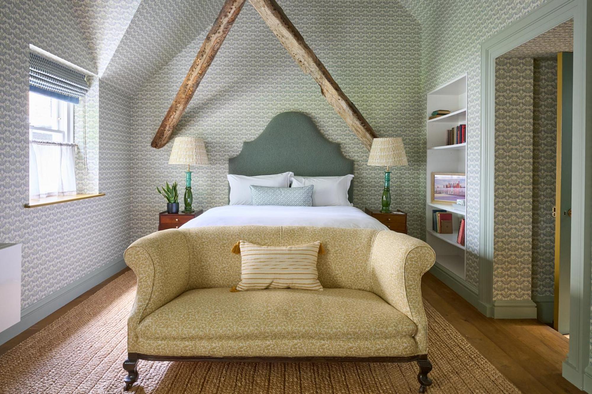 The Mitre, Hampton Court Hotel Kingston upon Thames  Exterior foto A bedroom at The Mitre