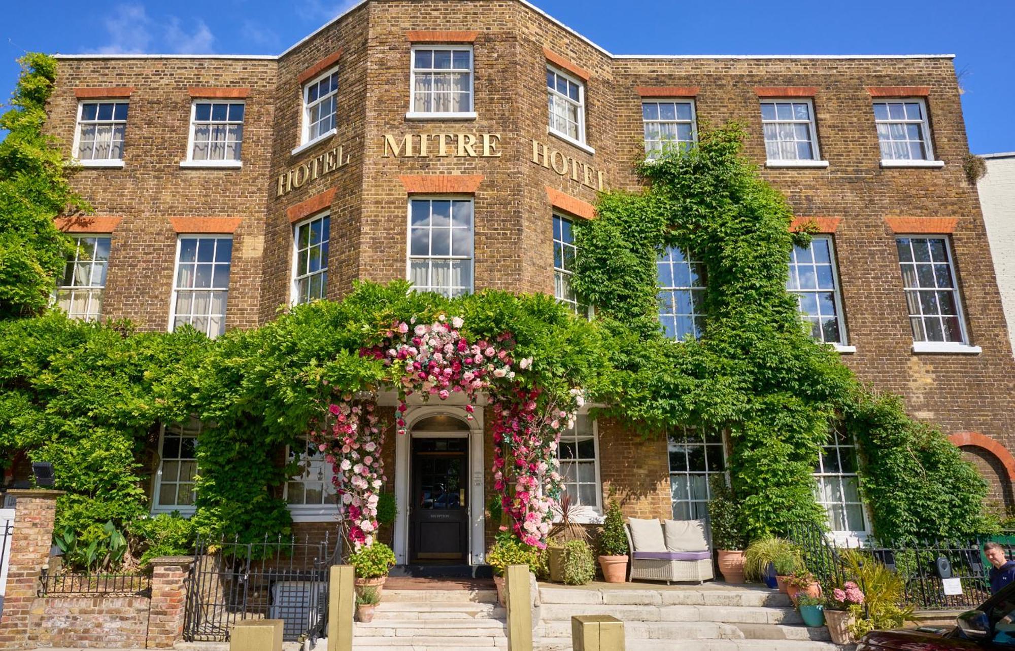 The Mitre, Hampton Court Hotel Kingston upon Thames  Exterior foto The hotel in 2014