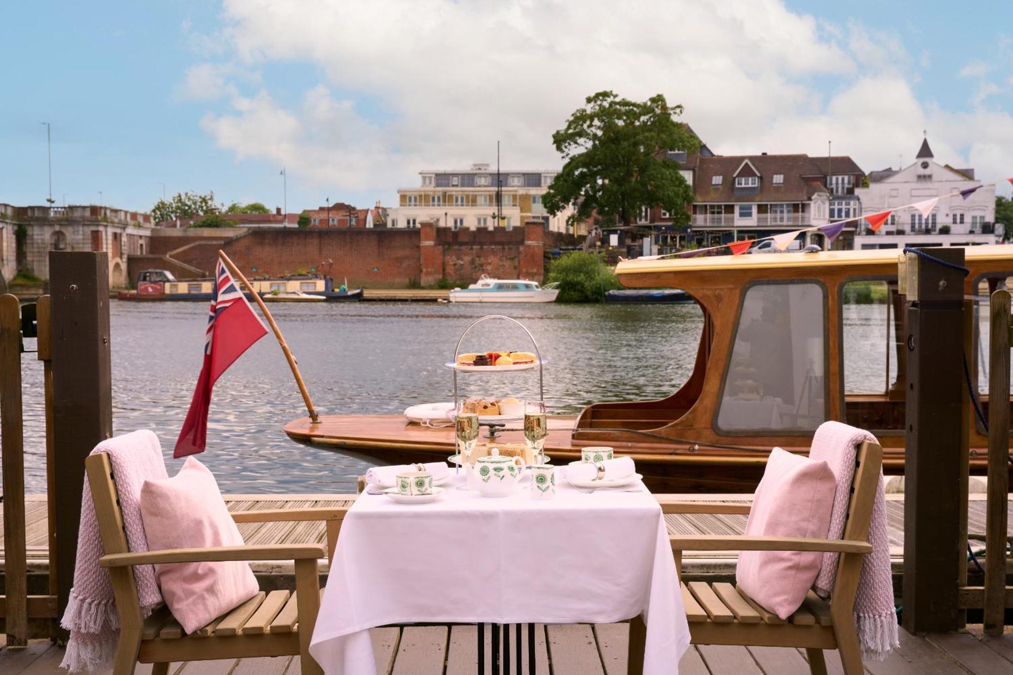 The Mitre, Hampton Court Hotel Kingston upon Thames  Exterior foto The River Restaurant