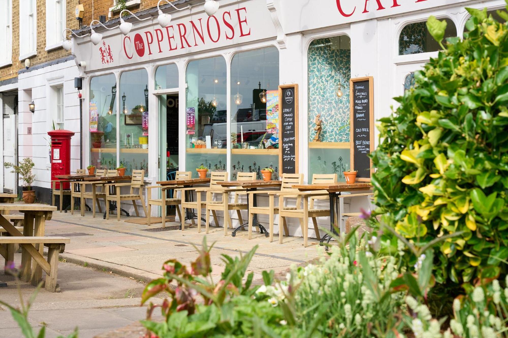The Mitre, Hampton Court Hotel Kingston upon Thames  Exterior foto The Coppernose Cafe