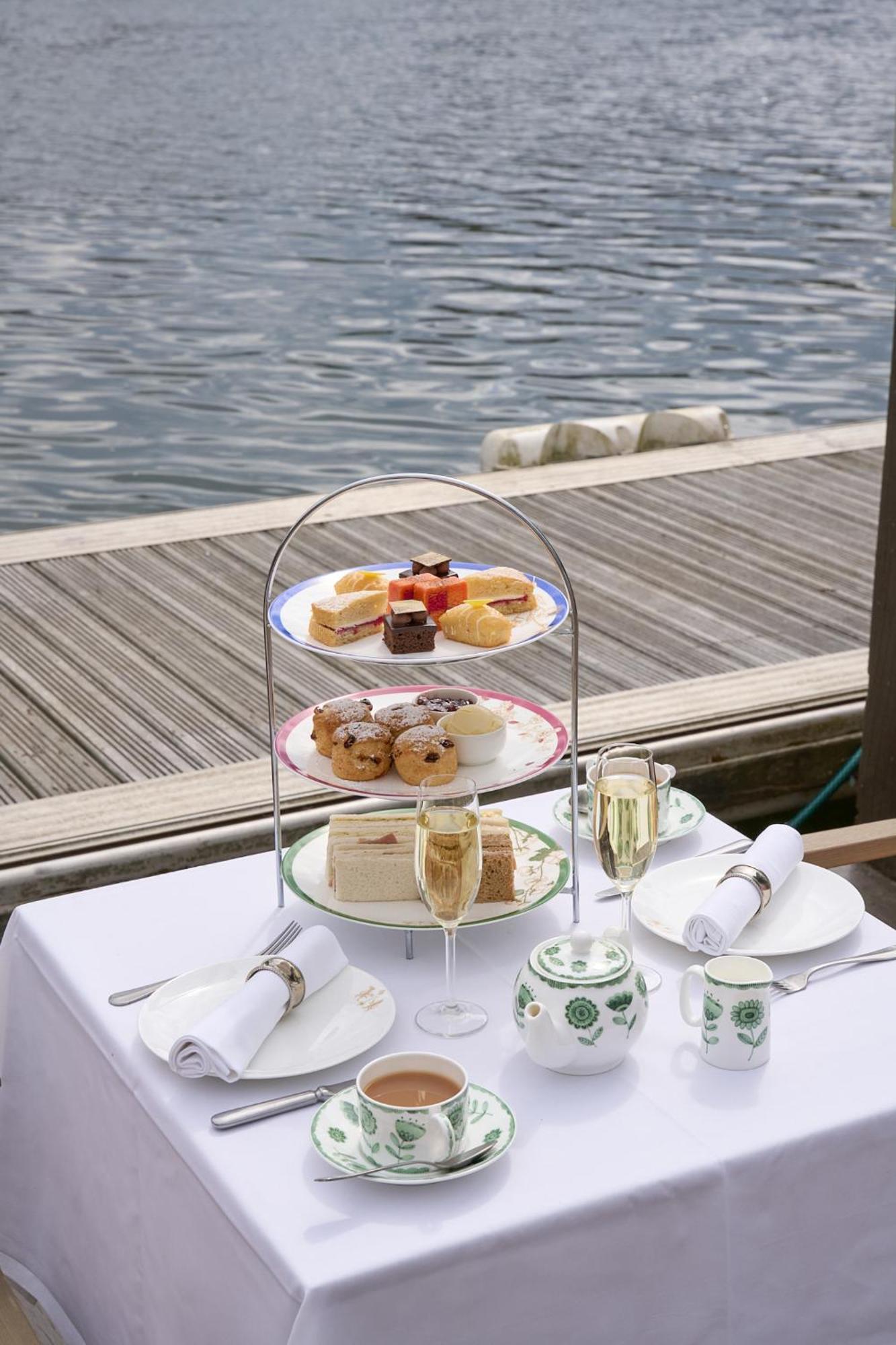 The Mitre, Hampton Court Hotel Kingston upon Thames  Exterior foto Afternoon tea at the InterContinental Sydney