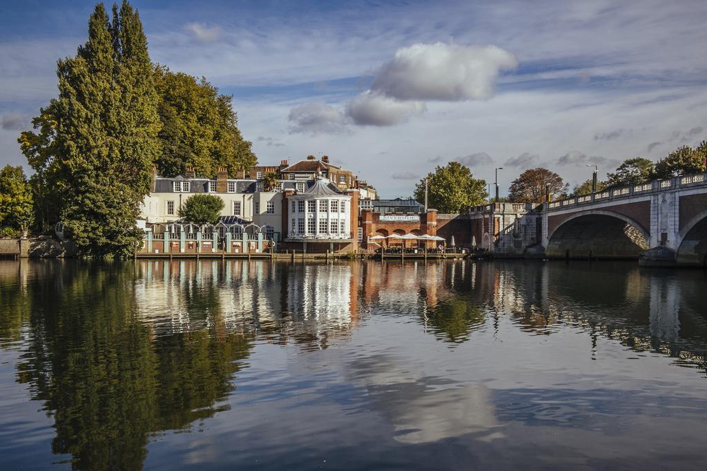 The Mitre, Hampton Court Hotel Kingston upon Thames  Exterior foto The River Wey at Farnham